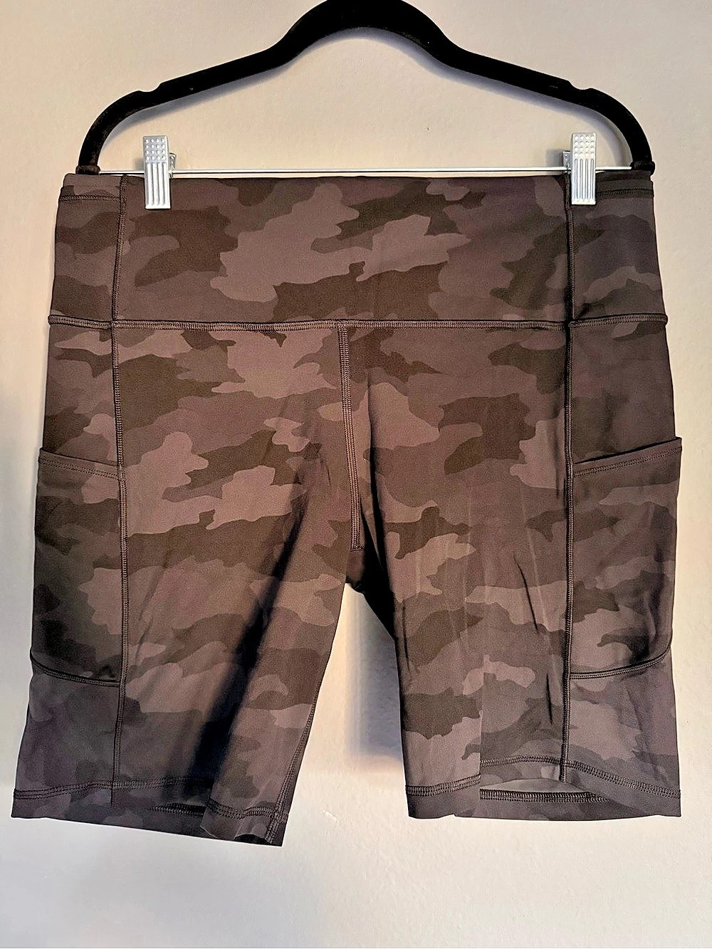 lululemon Fast and Free Short 8" *Non-Reflective Camo Athletic Shorts Size 14🖤🩶